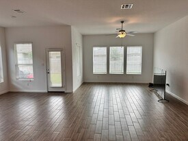 15126 Nettleton Ml in San Antonio, TX - Building Photo