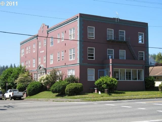 109 9th Ave in Coos Bay, OR - Building Photo