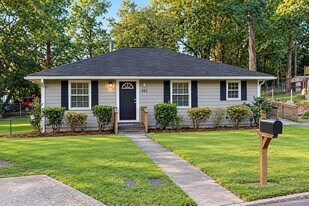 262 Forest Ave NE in Marietta, GA - Building Photo
