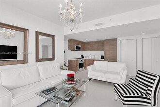 1300 S Miami Ave, Unit 3007 in Miami, FL - Building Photo - Building Photo