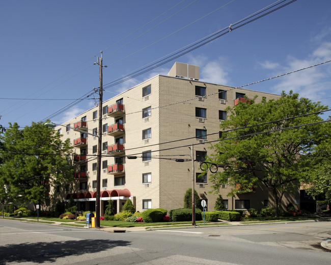 The Main Willow House in Hackensack, NJ - Building Photo - Building Photo