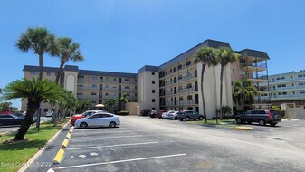 4100 Ocean Beach Blvd in Cocoa Beach, FL - Building Photo