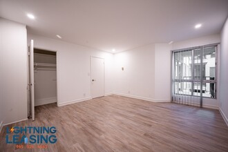 1203 Kings Rd in West Hollywood, CA - Building Photo - Building Photo