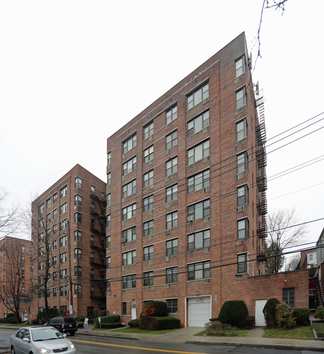 Park Crest in Yonkers, NY - Foto de edificio