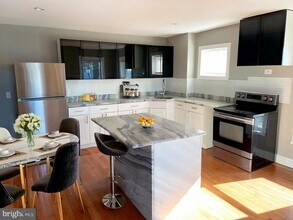 190 W Lehigh Ave in Philadelphia, PA - Building Photo - Building Photo