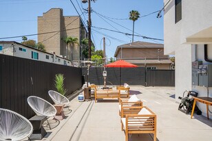 1341 N Mariposa Ave in Los Angeles, CA - Building Photo