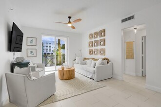 250 NE 3rd Ave in Delray Beach, FL - Foto de edificio - Building Photo