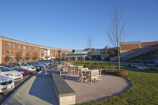 North Hill Senior Apartments in Needham, MA - Foto de edificio - Building Photo