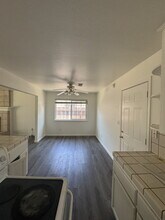 557 W Donna Dr in Merced, CA - Building Photo - Building Photo