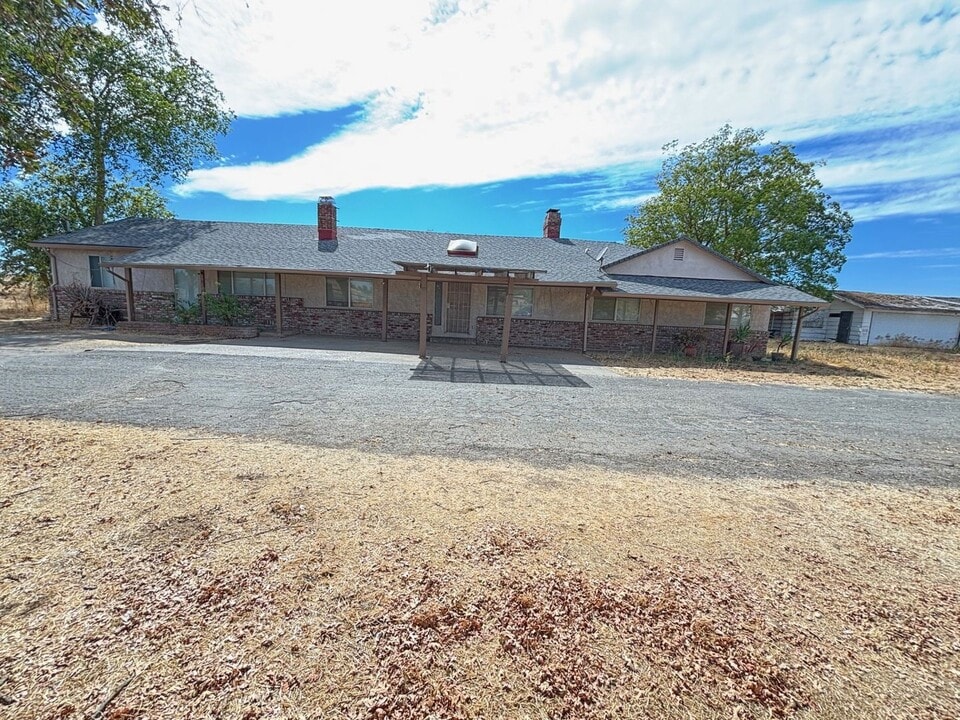 7718 Bradshaw Rd in Sacramento, CA - Building Photo