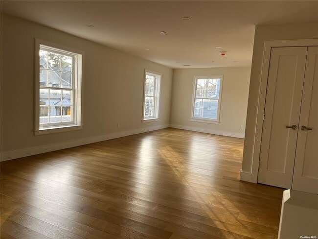 108 South St in Oyster Bay, NY - Building Photo - Building Photo