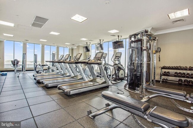 property at 851 N Glebe Rd