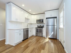 15 Albin St in Glen Cove, NY - Building Photo - Building Photo
