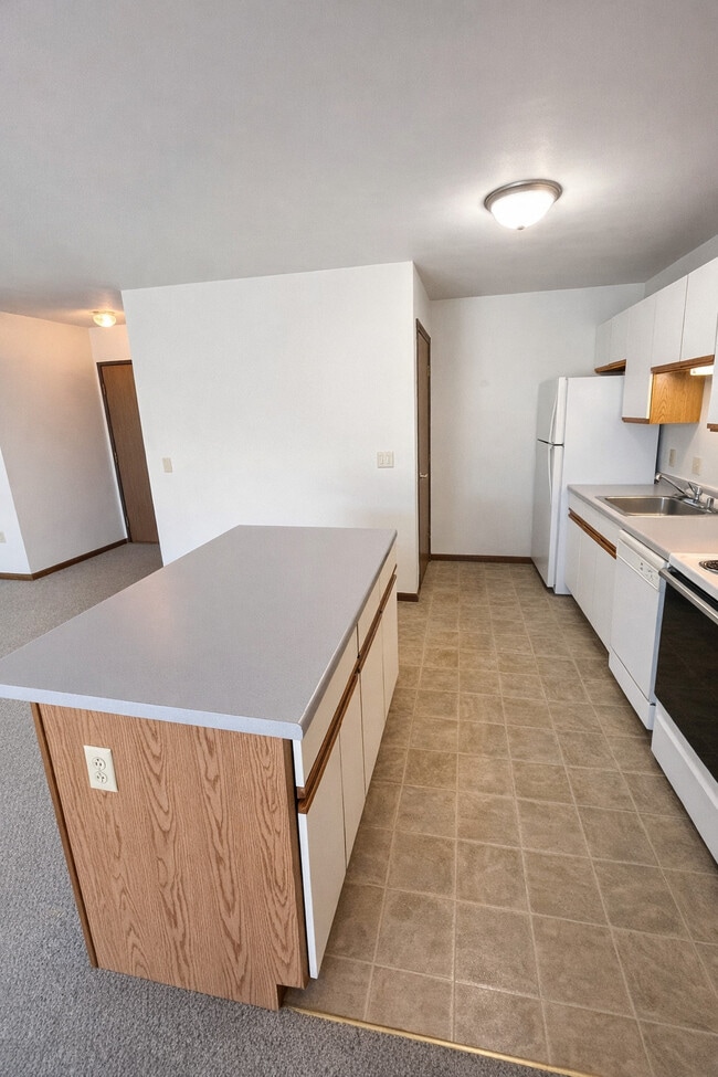 201-207 WEST WIN HEIGHTS in Monroe, WI - Building Photo - Building Photo