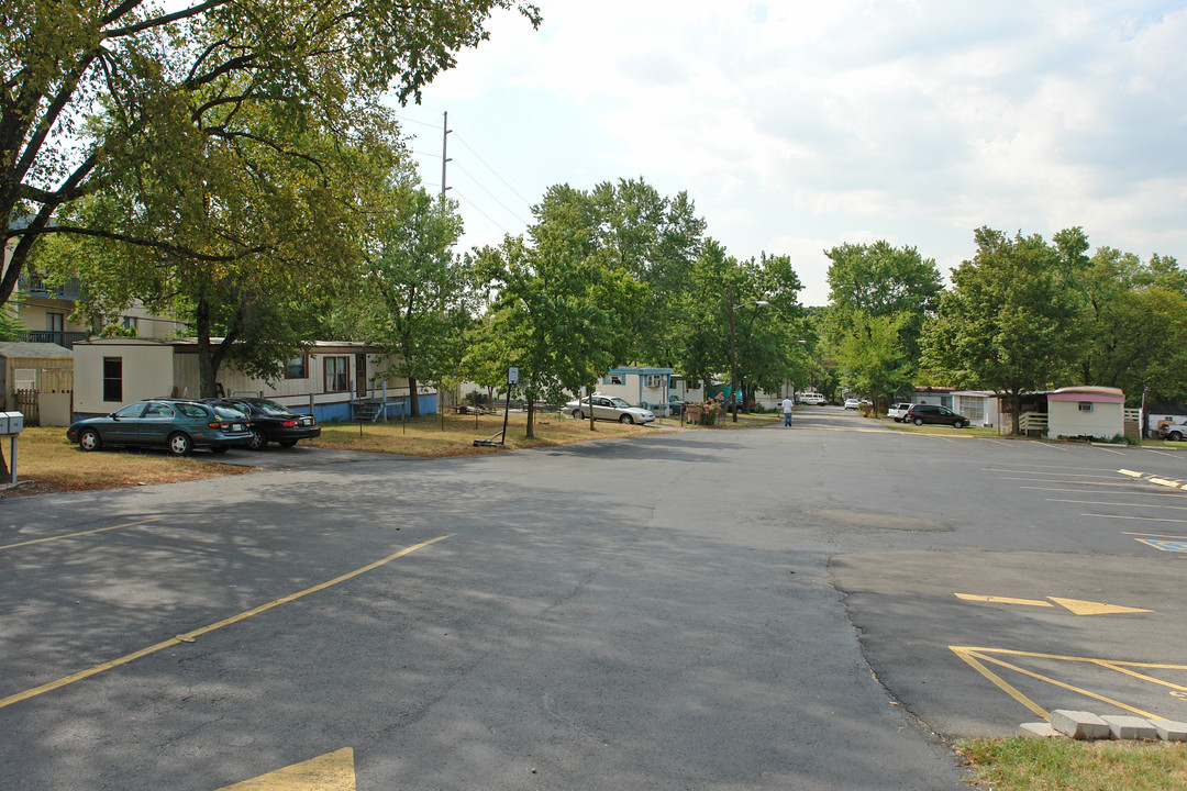 1421 Lebanon Pike in Nashville, TN - Building Photo