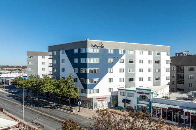 Venue on Guadalupe in Austin, TX - Foto de edificio - Building Photo