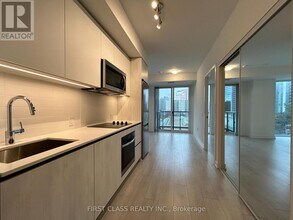 5858 Yonge St in Toronto, ON - Building Photo - Building Photo