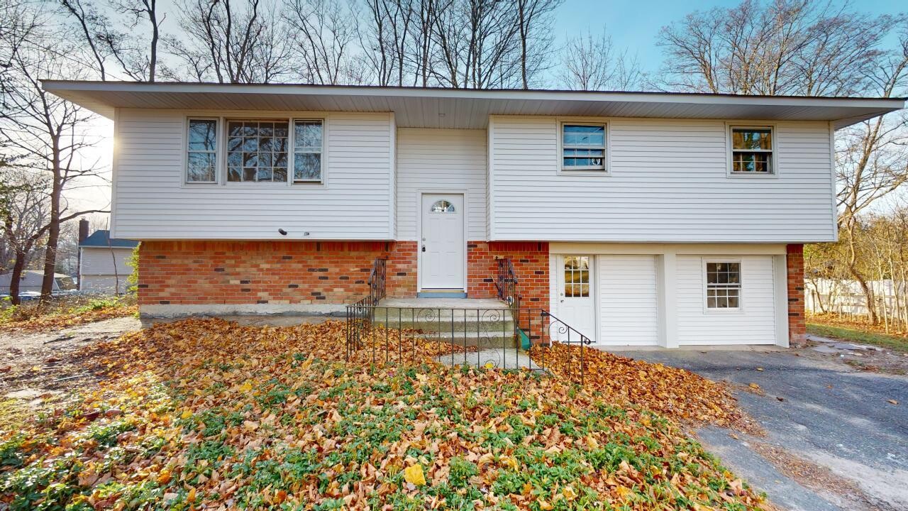 30 Cedar Ave in Sound Beach, NY - Building Photo