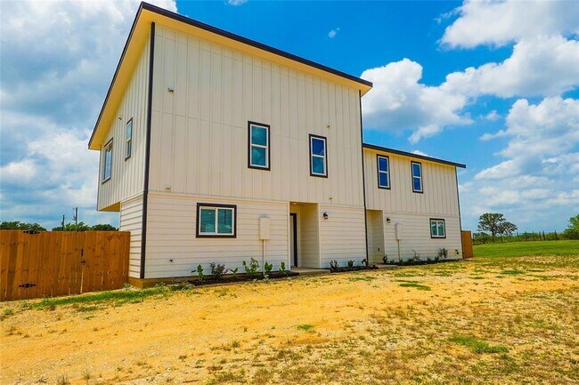 108 Sandy Oaks Loop in Bastrop, TX - Building Photo - Building Photo