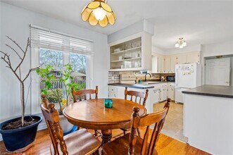 90 Rochelle Dr in St Catharines, ON - Building Photo - Building Photo