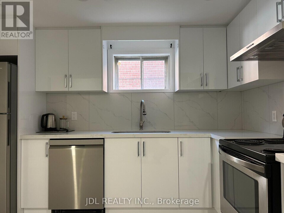 13 Pawnee Ave in Toronto, ON - Building Photo