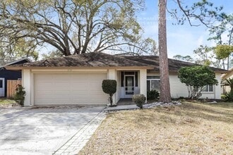 2732 Wiltshire Ave in Palm Harbor, FL - Building Photo - Building Photo