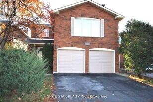 2368 Credit Valley Rd in Mississauga, ON - Building Photo