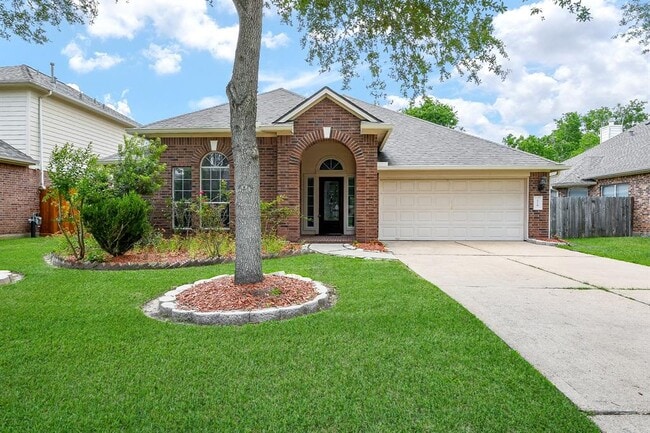 2318 Appian Way in Pearland, TX - Building Photo - Building Photo