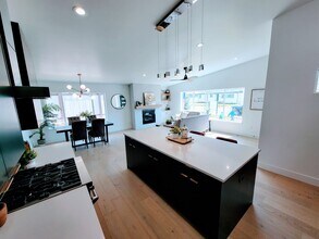 2251 Lincoln Ln in Holladay, UT - Building Photo - Building Photo