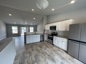 10381 Schrier Ln in Portage, MI - Building Photo - Building Photo