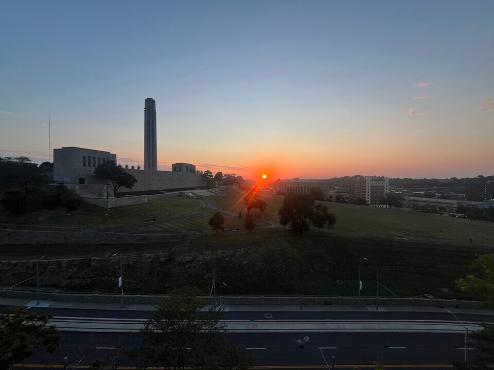 2525 Main St, Unit 703 in Kansas City, MO - Foto de edificio