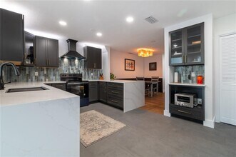 1097 Eden Isle Blvd NE in St. Petersburg, FL - Building Photo - Building Photo