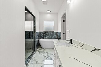 2204 Hoskins Dr in Houston, TX - Building Photo - Building Photo