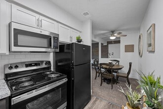 Millcroft Apartments in Milford, OH - Foto de edificio - Building Photo