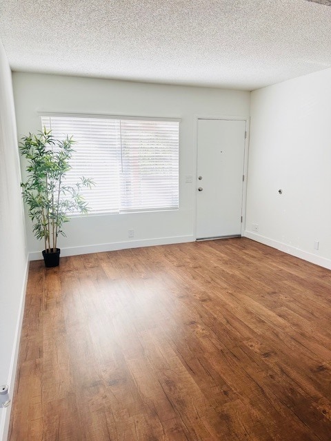 Barcelona Apartments. in Anaheim, CA - Foto de edificio - Building Photo