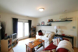 11 Kent Ct, Unit 1 in Somerville, MA - Foto de edificio - Building Photo