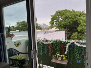 1020 SW 4th St in Miami, FL - Building Photo - Building Photo