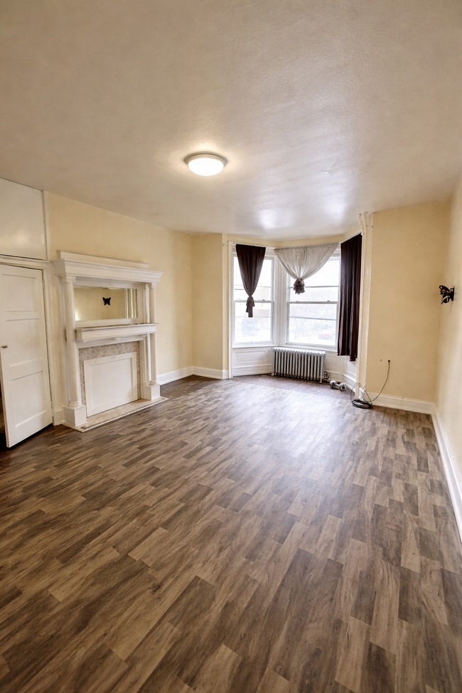 1330 W Hunting Park Ave in Philadelphia, PA - Building Photo - Building Photo