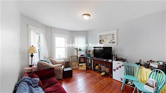 6 Hinckley St, Unit 1T in Somerville, MA - Building Photo