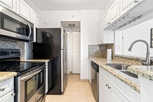 17150 N Bay Rd in Sunny Isles Beach, FL - Building Photo