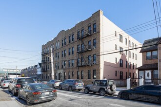 Richmond Arms in Ozone Park, NY - Foto de edificio - Building Photo