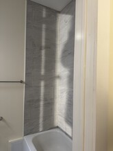 213 Harrison Ave, Unit Second Floor Apartment in Garfield, NJ - Foto de edificio - Building Photo