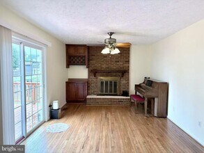 5437 Braddock Ridge Dr in Centreville, VA - Building Photo - Building Photo