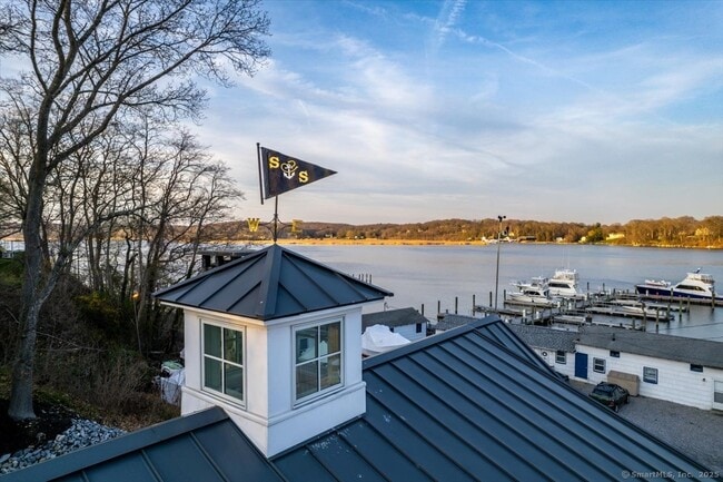 18 Riverside Ave in Old Saybrook, CT - Building Photo - Building Photo