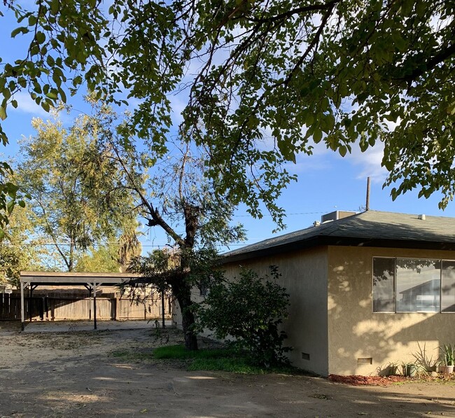 9550 Garden Dr in Hanford, CA - Building Photo - Building Photo