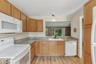 220 Emerson Ave E in West St. Paul, MN - Building Photo