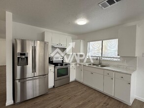 7102 Grassy Trail in San Antonio, TX - Building Photo - Building Photo