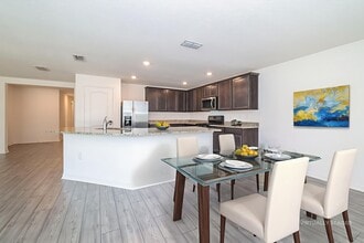 380 Kensington View Dr in Winter Haven, FL - Building Photo - Building Photo