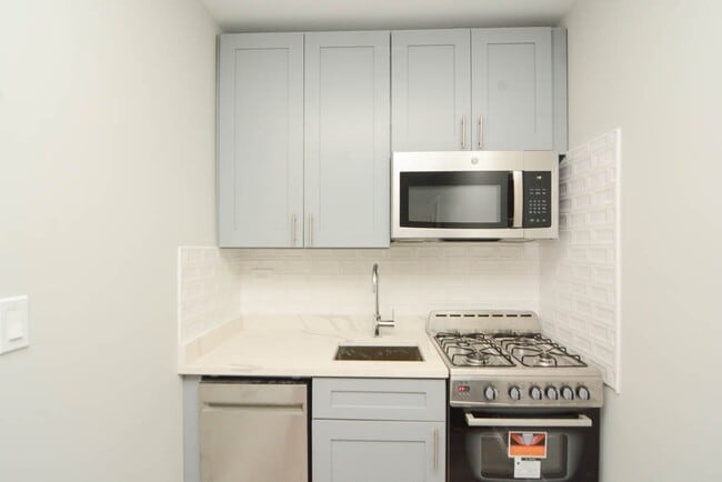 510 W Belmont Ave in Chicago, IL - Foto de edificio - Building Photo