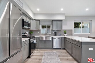 1128 Magnolia Ave in Los Angeles, CA - Building Photo - Building Photo